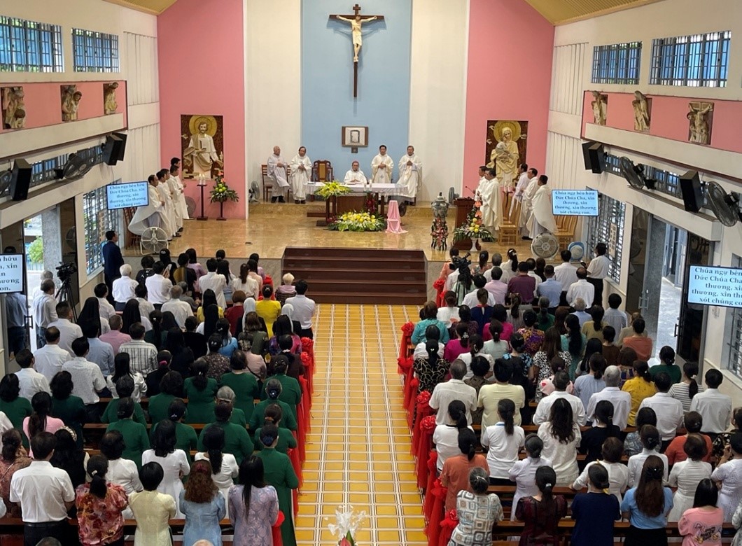 Linh mục Giuse Maria Nguyễn Đức Vinh nhận chức chánh xứ Tân Hưng - Xóm Mới