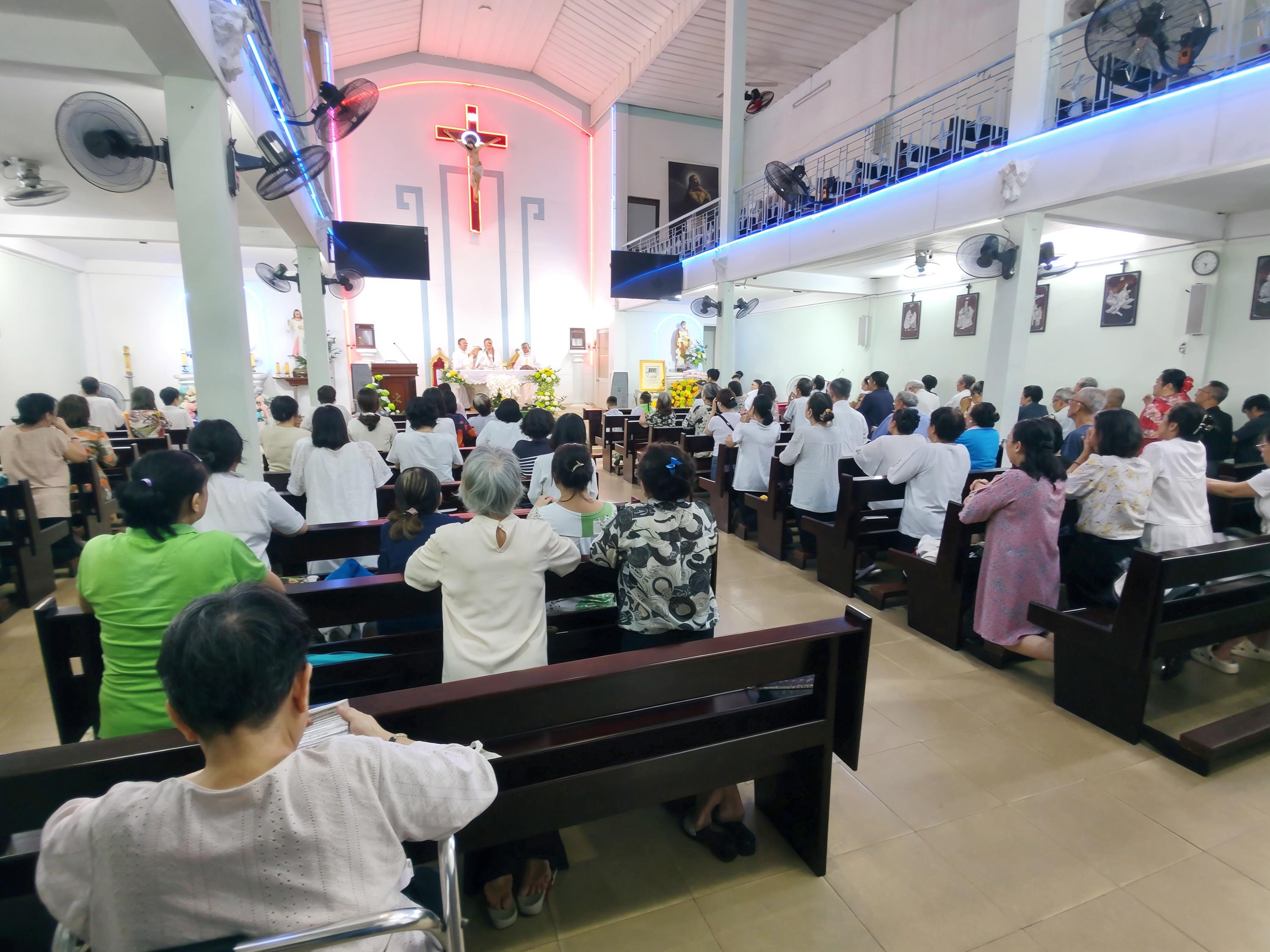 Mừng trọng thể lễ Đức Mẹ Mân Côi - Bổn mạng Giáo xứ Mai Khôi
