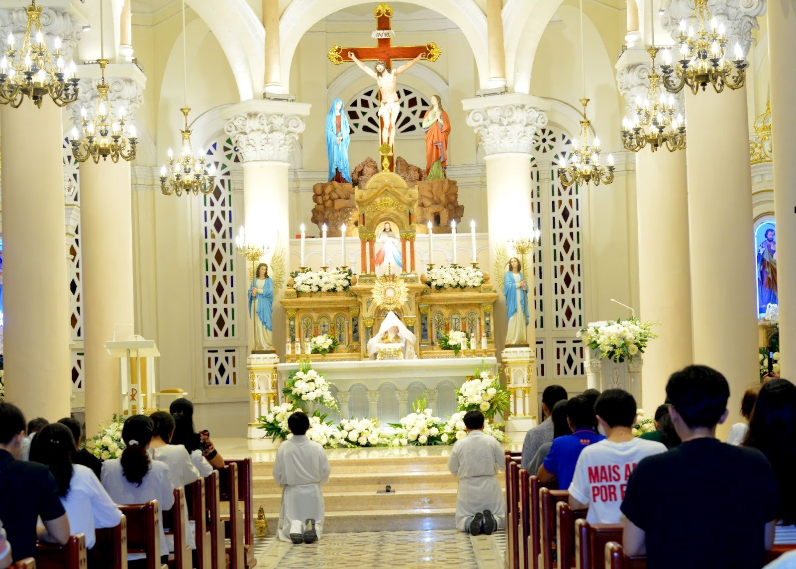 Ngày Thánh Thể Tháng 11: Hiệp thông cầu nguyện cho việc ngăn ngừa sự tự tử