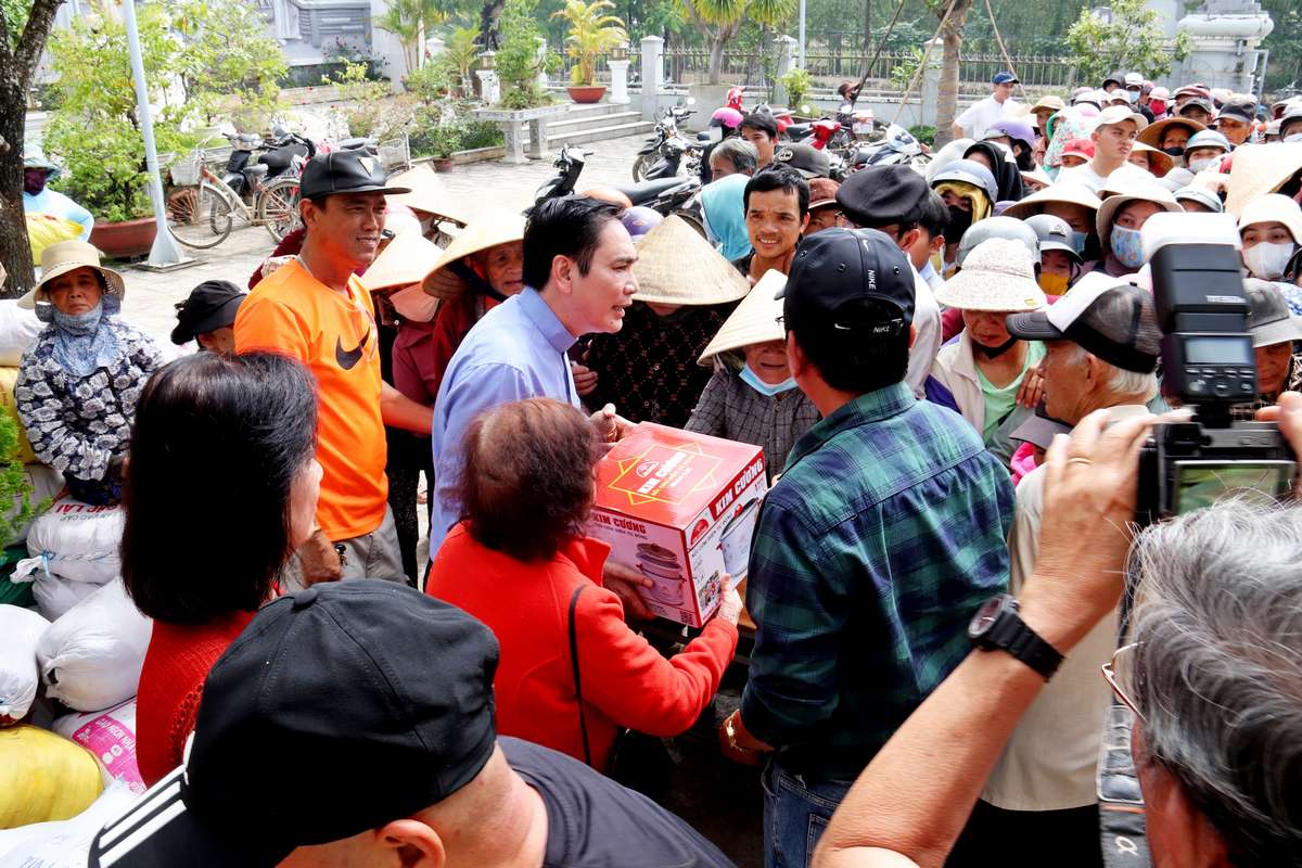 Giáo xứ Bùi Phát: Bác ái Mùa Vọng - Cứu trợ miền Trung