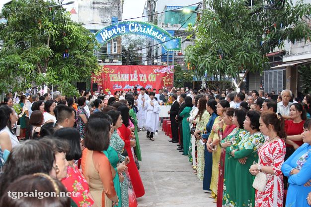 Giáo xứ Tân Phú: Giáo họ Mông Triệu khánh thành linh đài Đức Mẹ