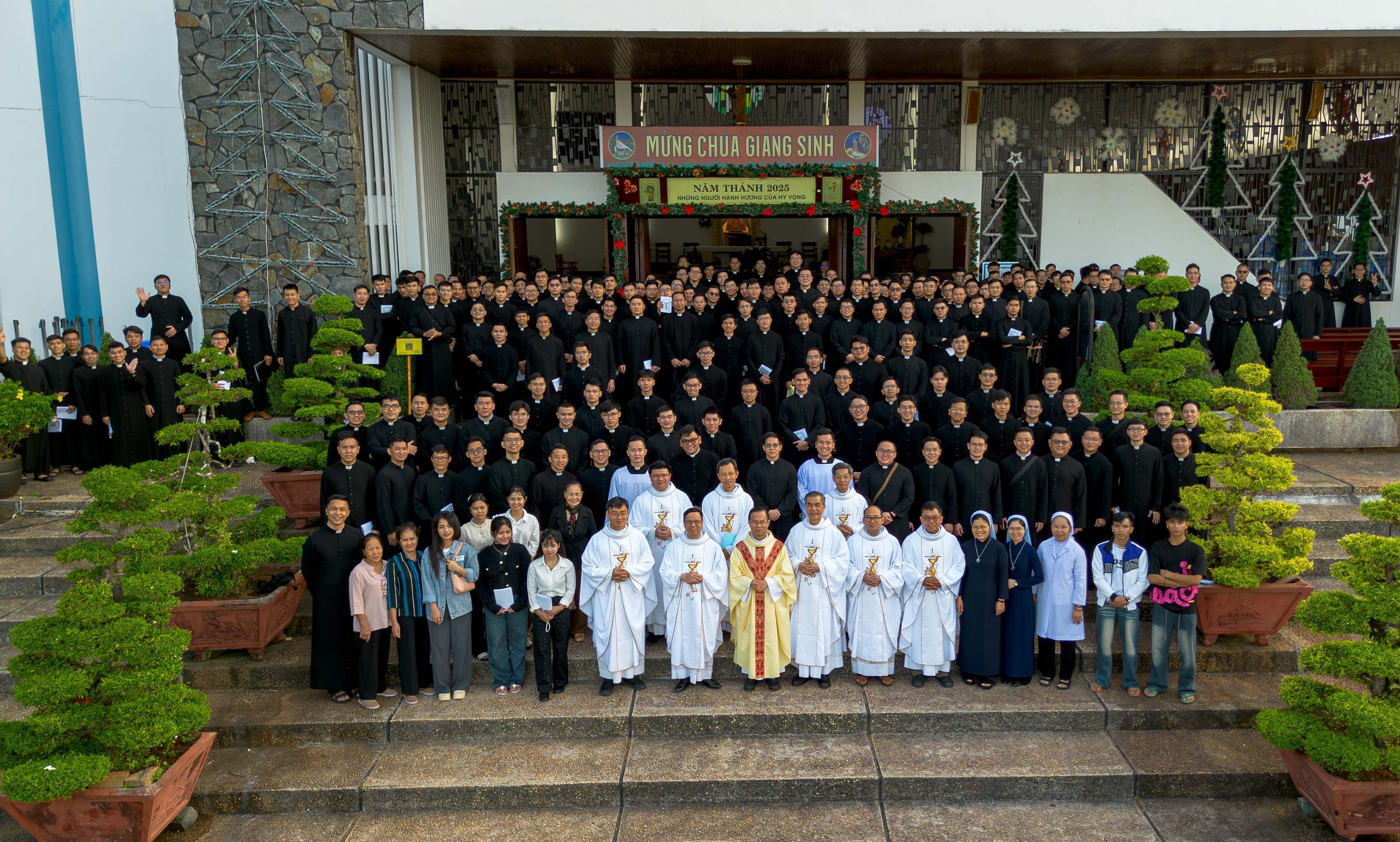 Đại Chủng Viện Thánh Giuse Sài Gòn hành hương cuối Năm Thánh Hy Vọng