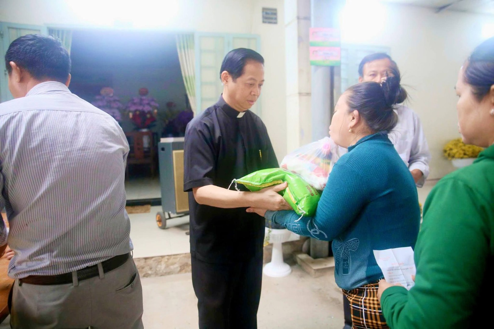 Giáo xứ Gò Mây trao quà Xuân Yêu Thương