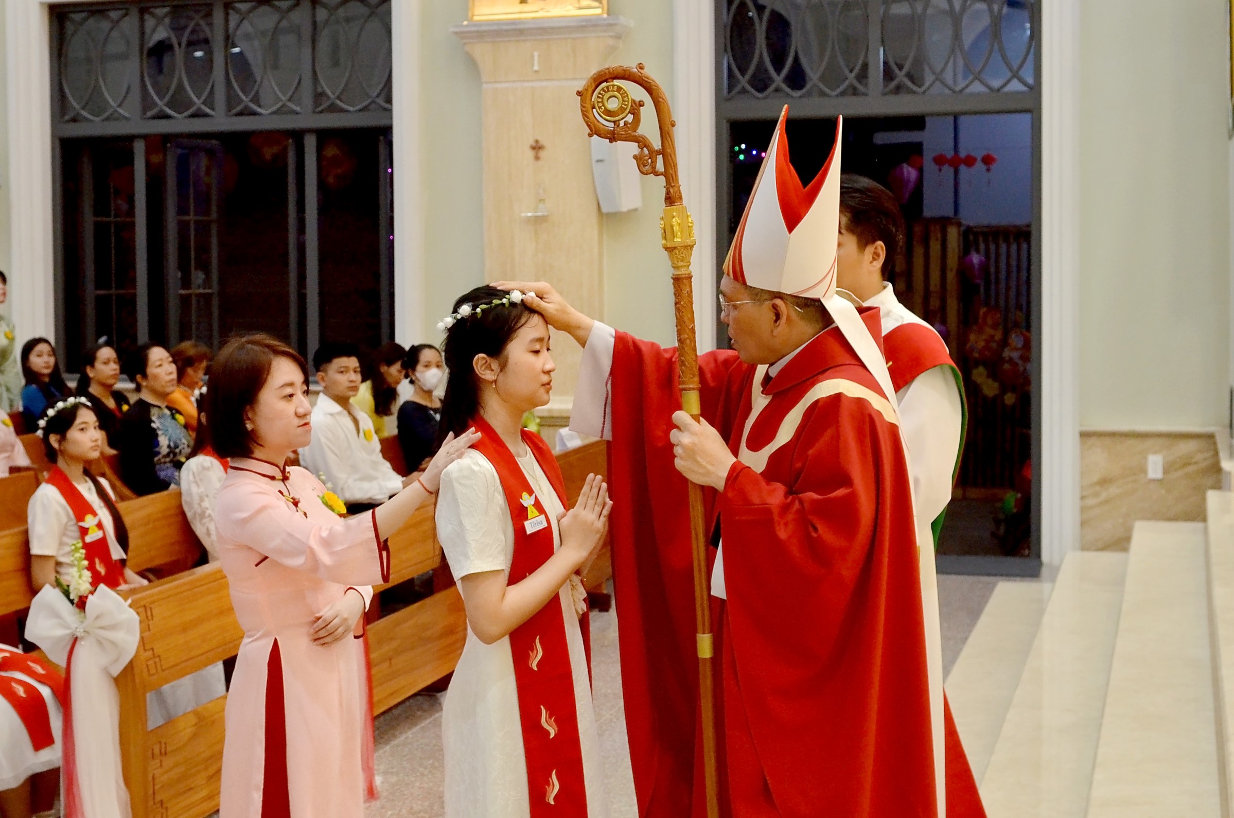 Giáo xứ Sao Mai: Thánh lễ ban bí tích Thêm Sức cho 41 em thiếu nhi