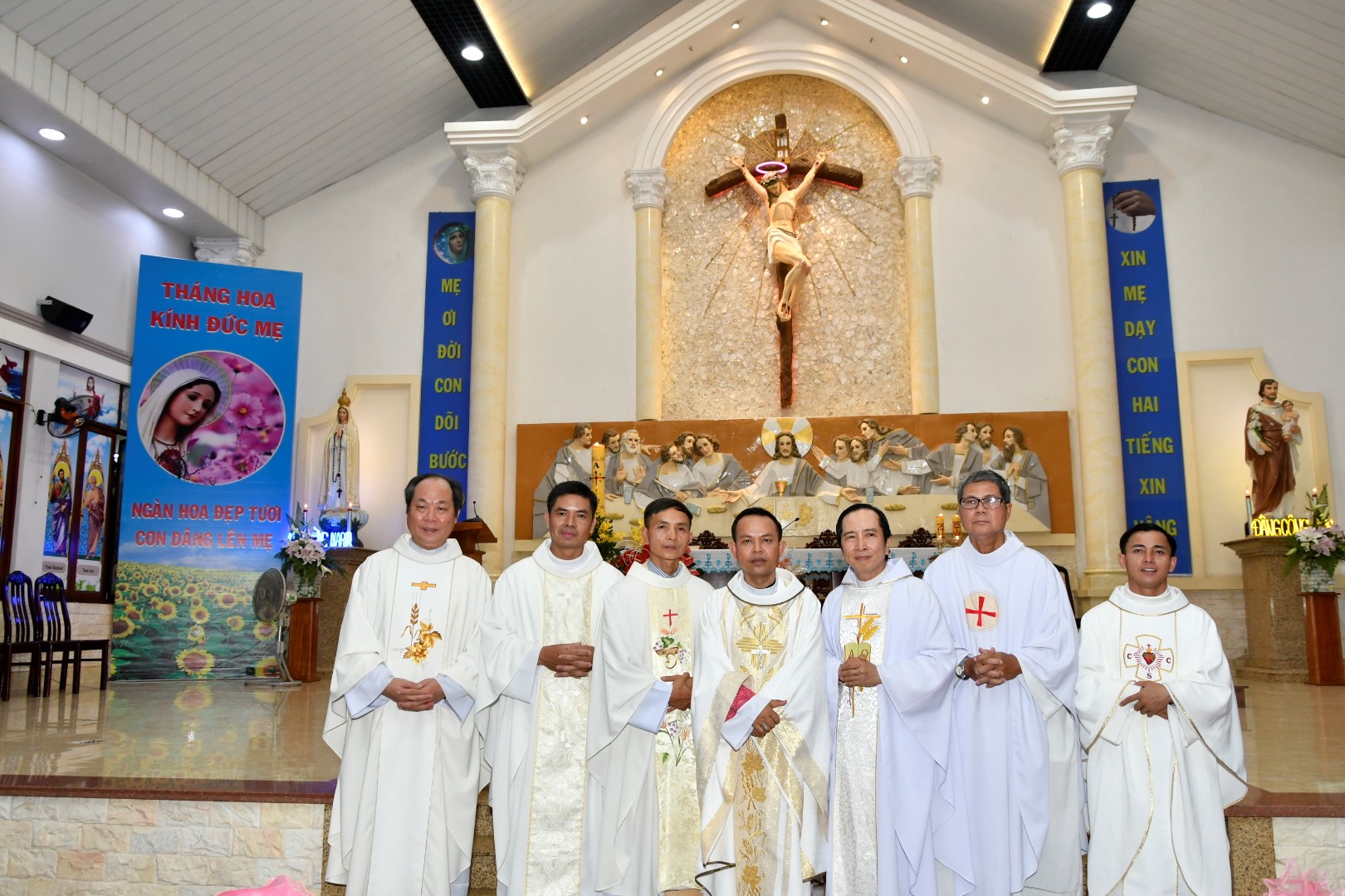 Đức cha Andrew Souksavath Nouane Asa (Lào): Thăm và cử hành Thánh lễ tại giáo xứ Nữ Vương Hòa Bình
