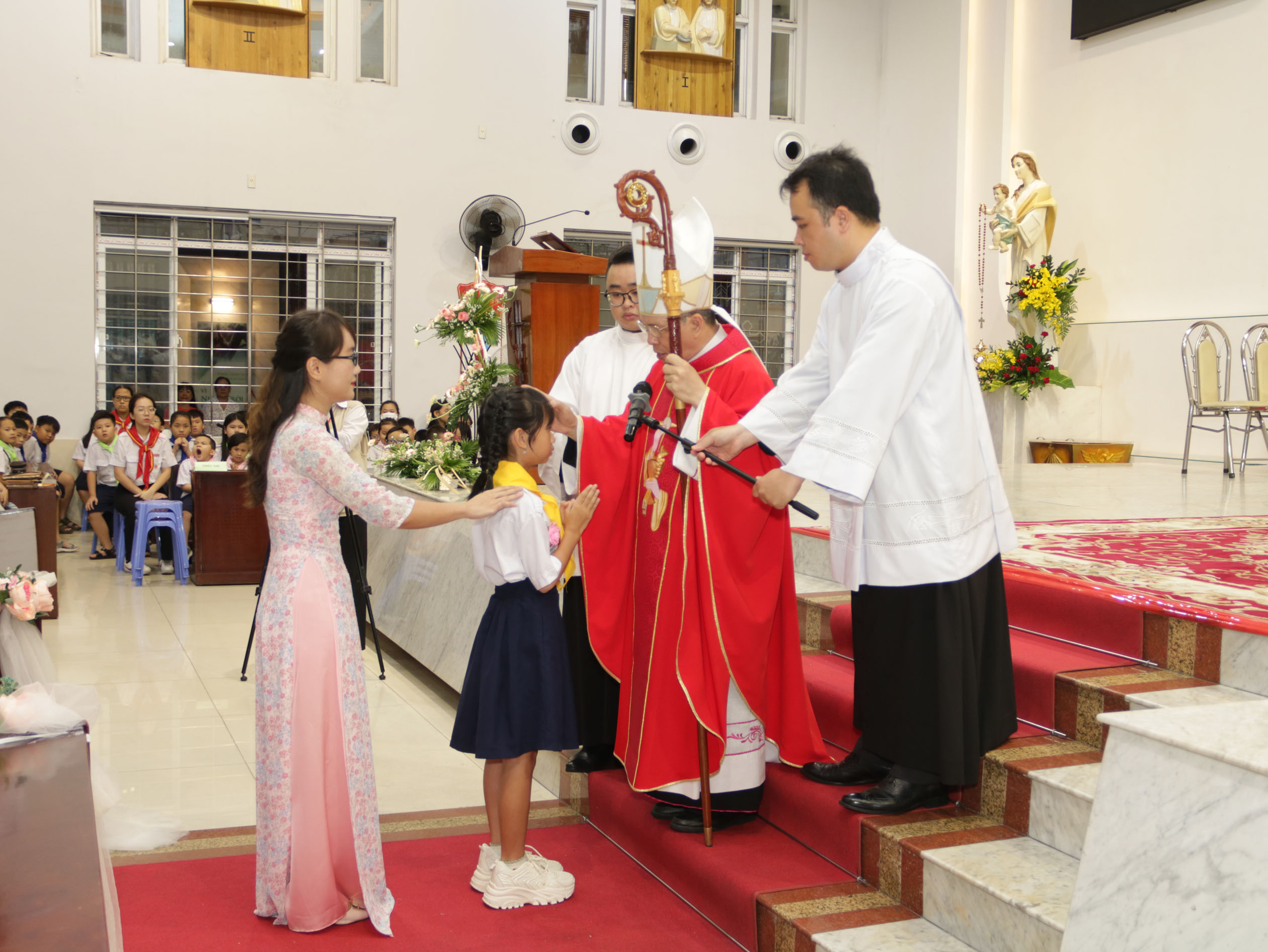 Giáo xứ Tân Việt: Hồng ân Thánh Thần 04.07.2024