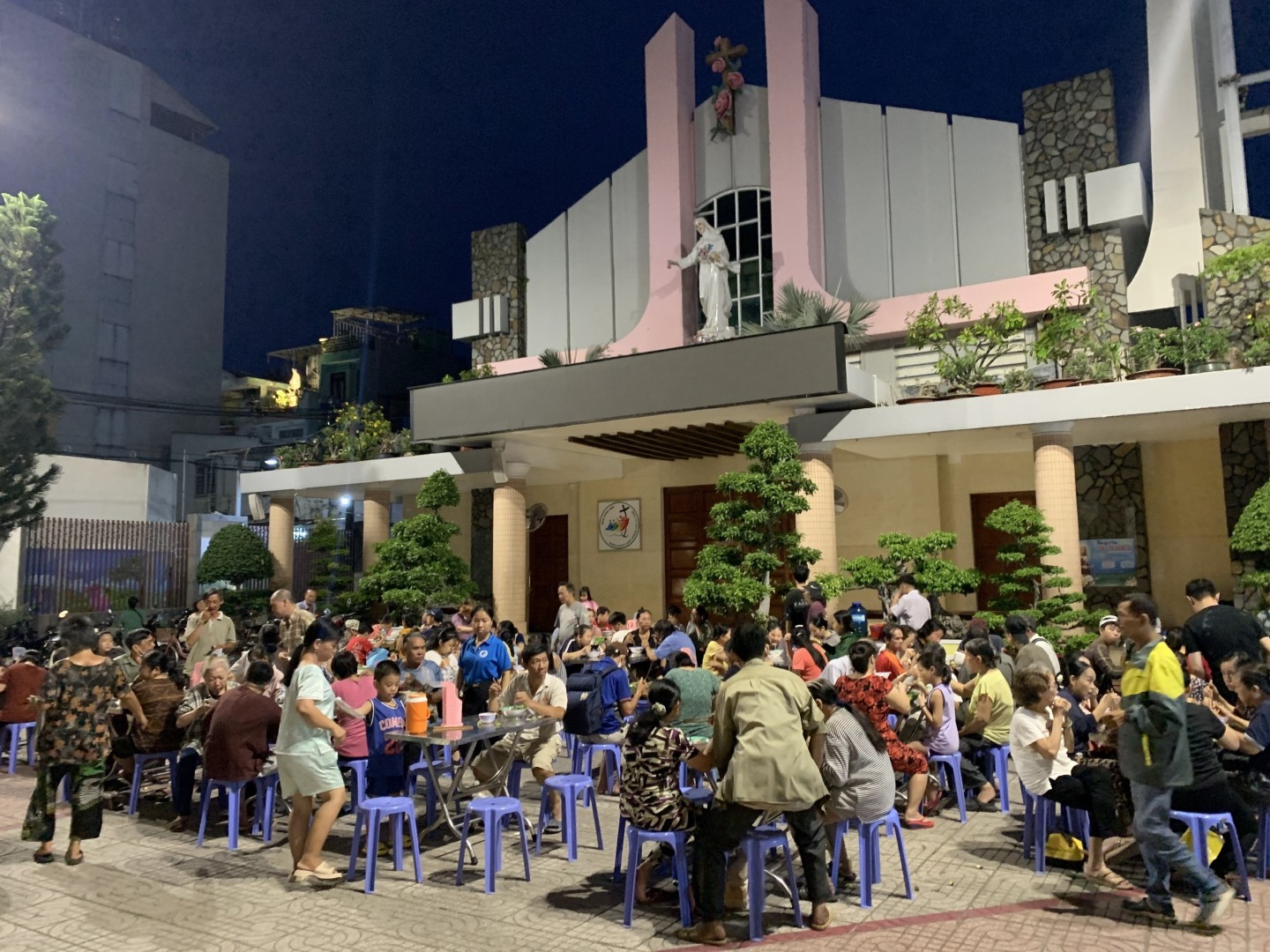 Ánh đèn yêu thương từ “Bữa Ăn Không Đồng” giữa lòng Giáo xứ Tân Việt