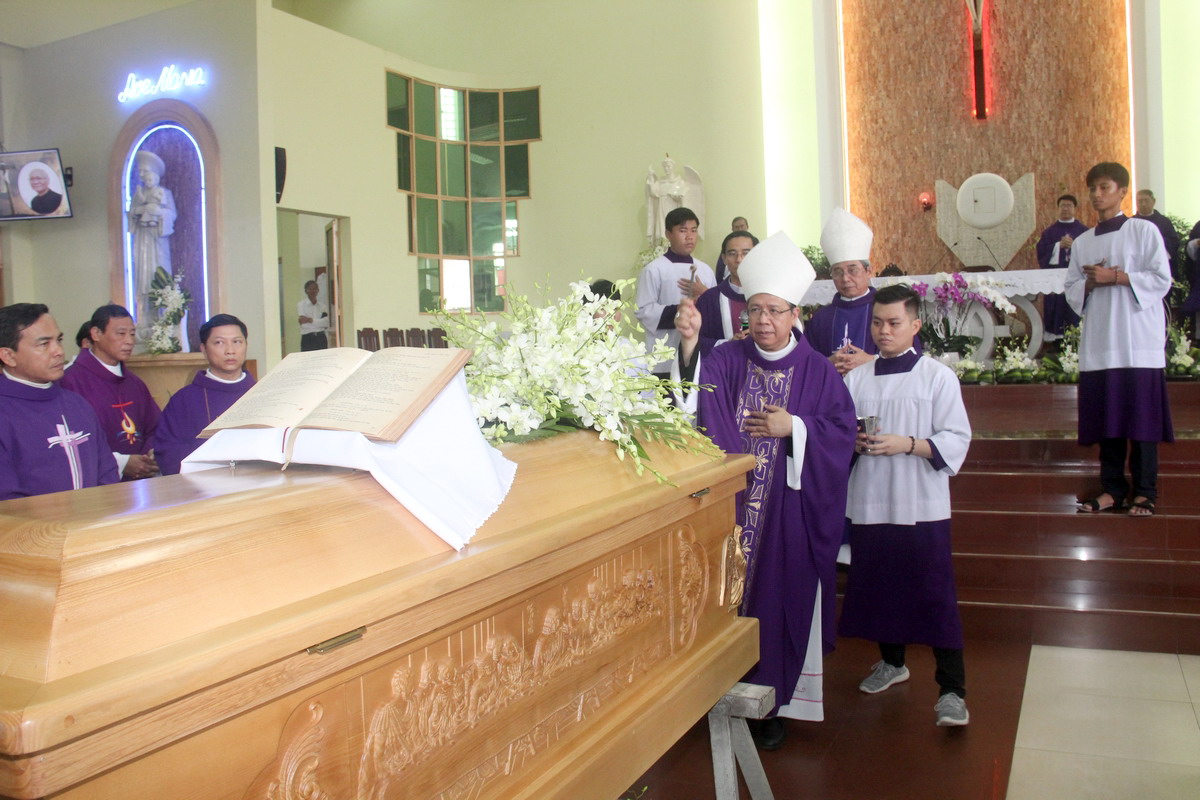 Thánh lễ an táng cha cố Phêrô Nguyễn Văn Nhuận