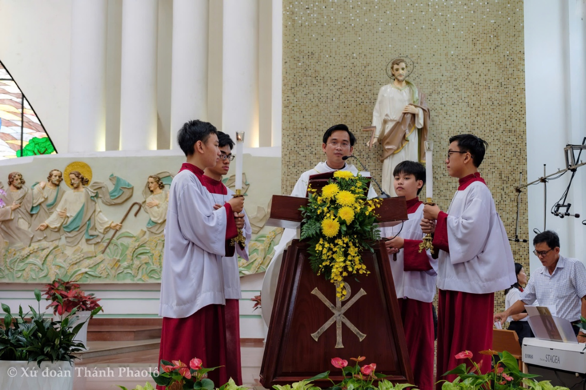 GX Tân Phước: Mừng Lễ Đức Mẹ Mân Côi - Nghi thức trao khăn và tuyên hứa của Đoàn TNTT