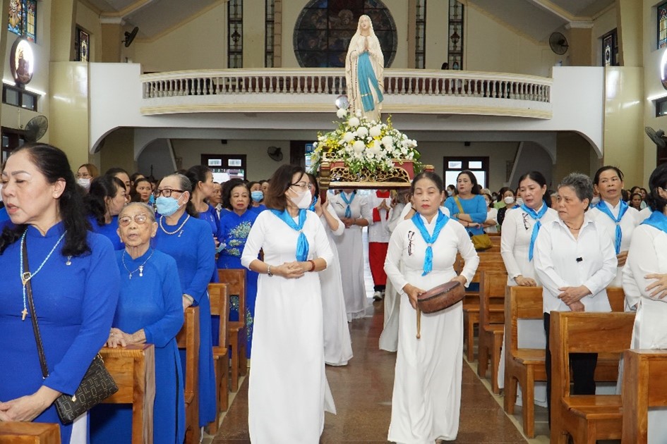 Giáo xứ Thạch Đà: hội Hiền Mẫu giáo khu 3 mừng kính Lễ Đức Mẹ Vô Nhiễm Nguyên Tội