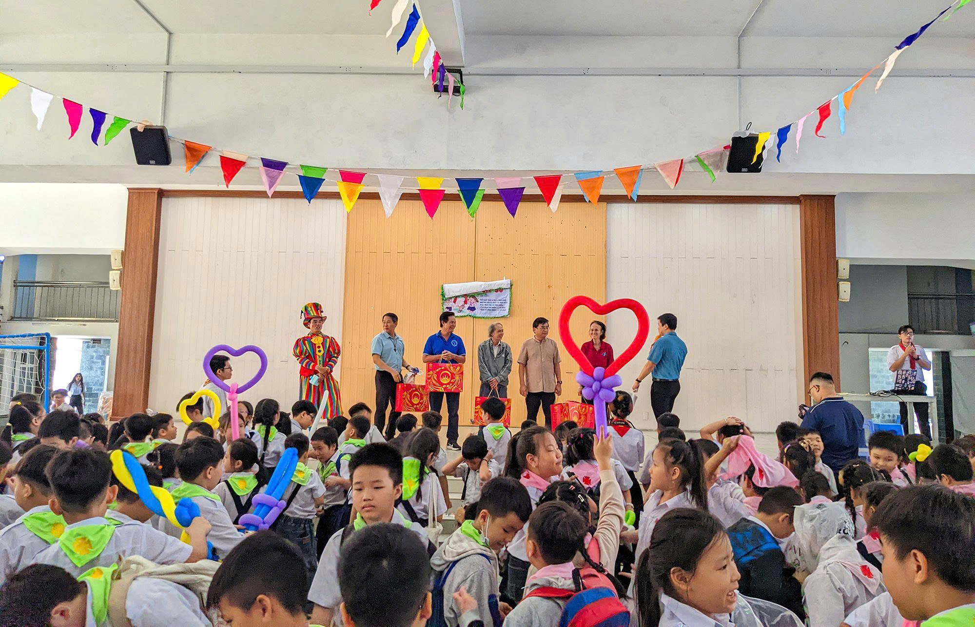 Giáo xứ Don Bosco Xuân Hiệp: Hội chợ Giáng Sinh "Gieo Hy Vọng - Gặt Yêu Thương"