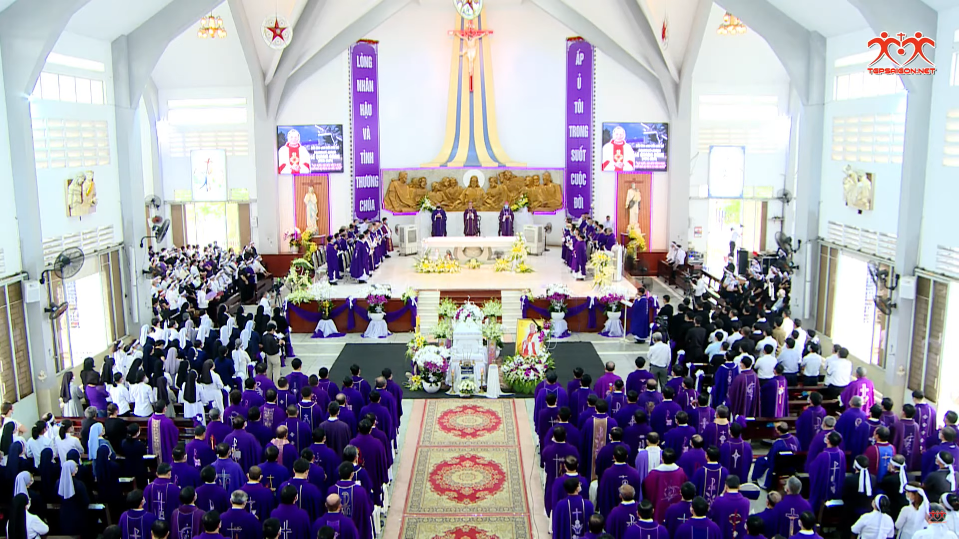 Giáo xứ Tân Hương: Thánh lễ an táng linh mục Phanxicô Assisi Lê Quang Đăng ngày 8-2-2021