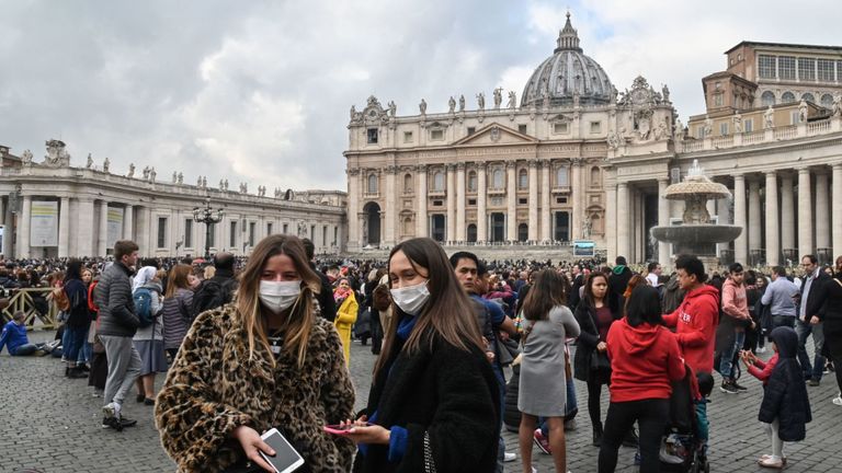 Hướng dẫn của Vatican giúp các nhân viên tránh lây nhiễm virus corona; bảo tàng Vatican đóng cửa đến 03/04