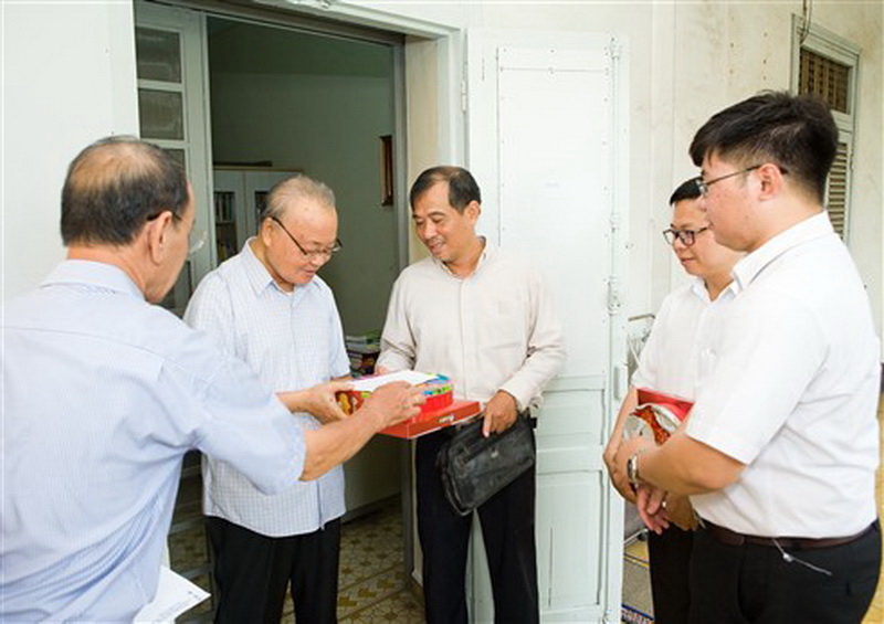 Giáo xứ Đông Quang thăm các linh mục nghỉ hưu