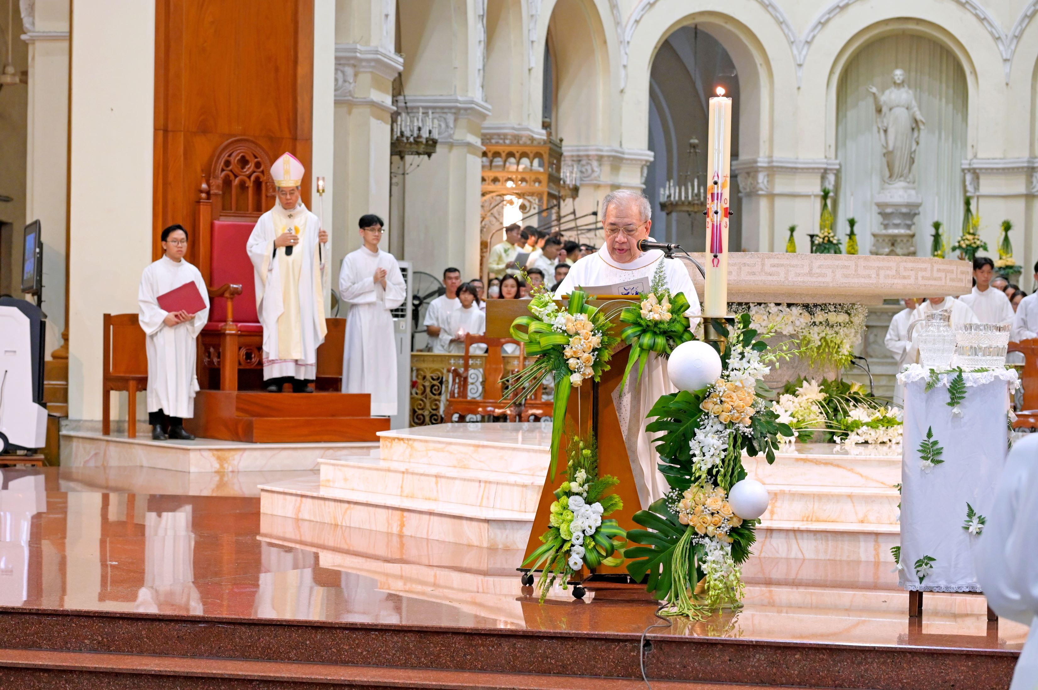 Lễ Vọng Phục Sinh 2023 tại Nhà thờ Đức Bà Sài Gòn