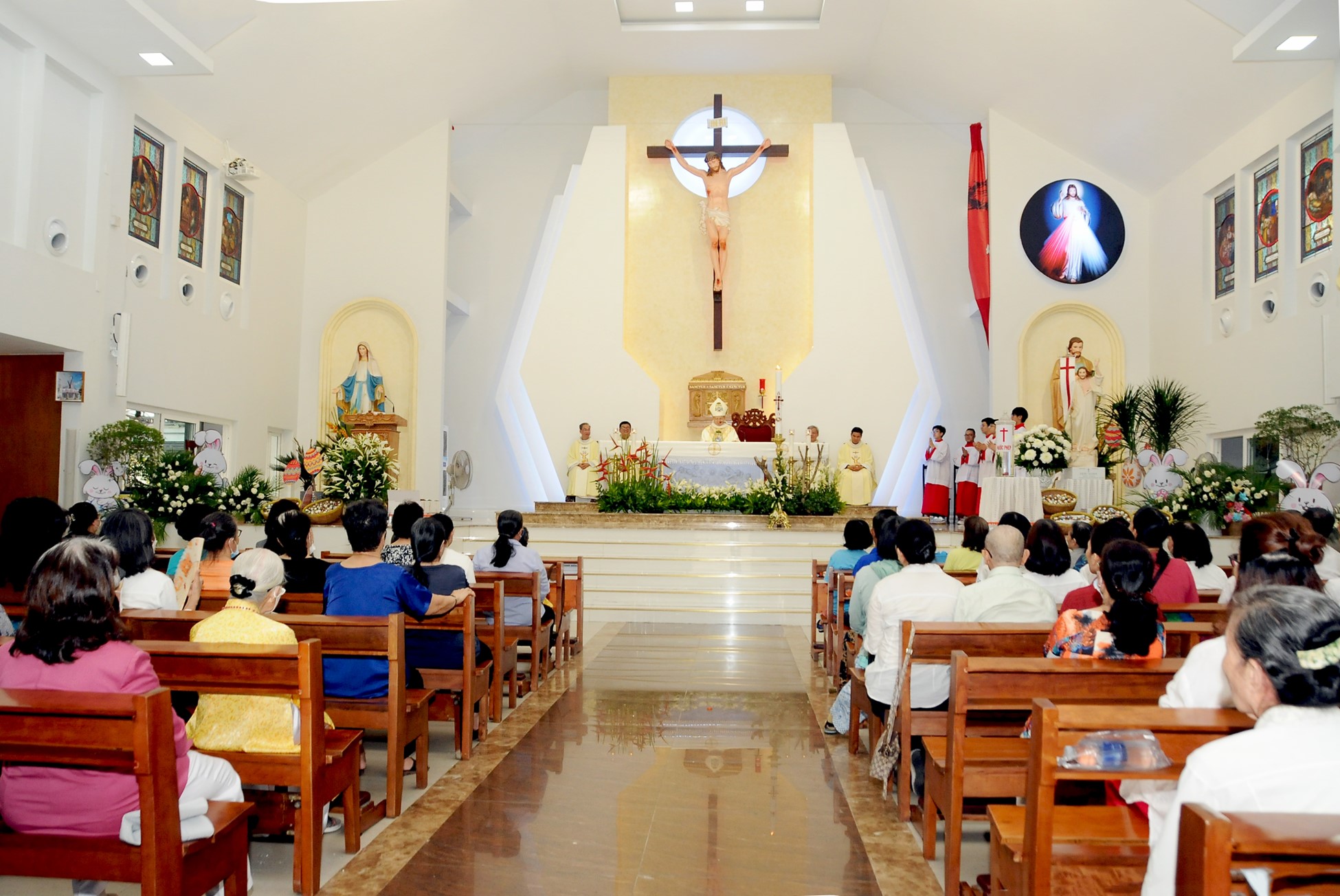 Doanh nhân Công giáo: Bác ái mừng Lễ Chúa Phục Sinh 2023