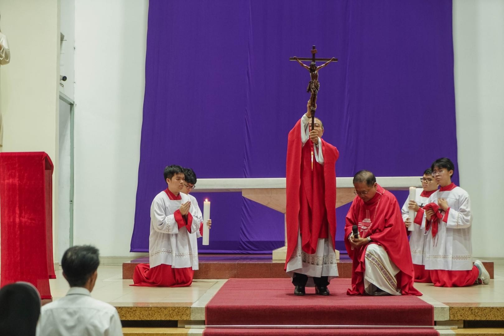 Giáo xứ Hòa Hưng: Cùng bước theo Chúa trên đường Thập Giá và tưởng niệm Cuộc Thương Khó