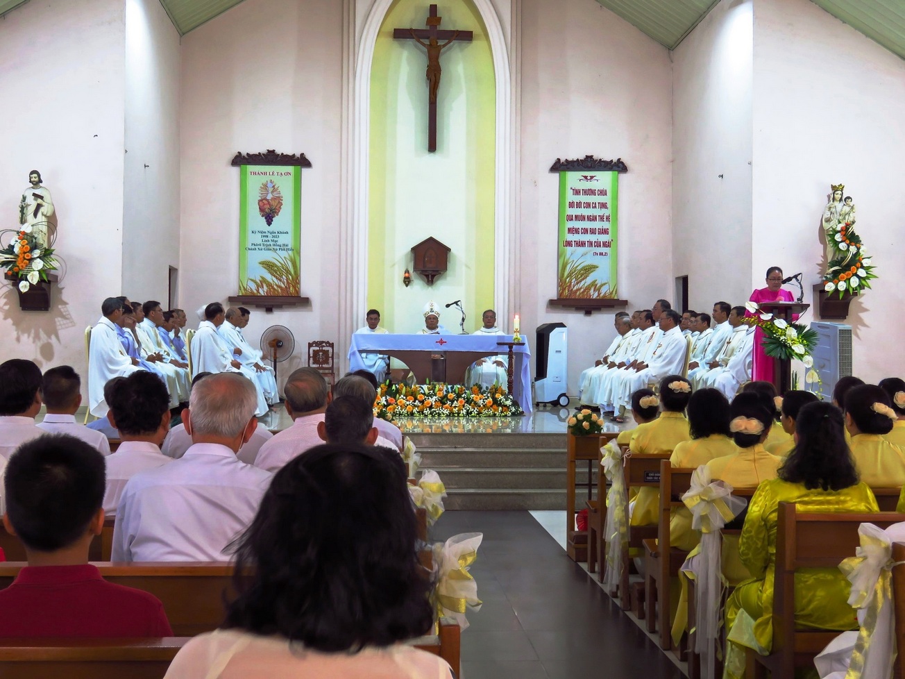 Giáo xứ Phú Hiền: Thánh lễ tạ ơn Ngân khánh của Linh mục Phêrô Trịnh Hồng Hải ngày 9-6-2023