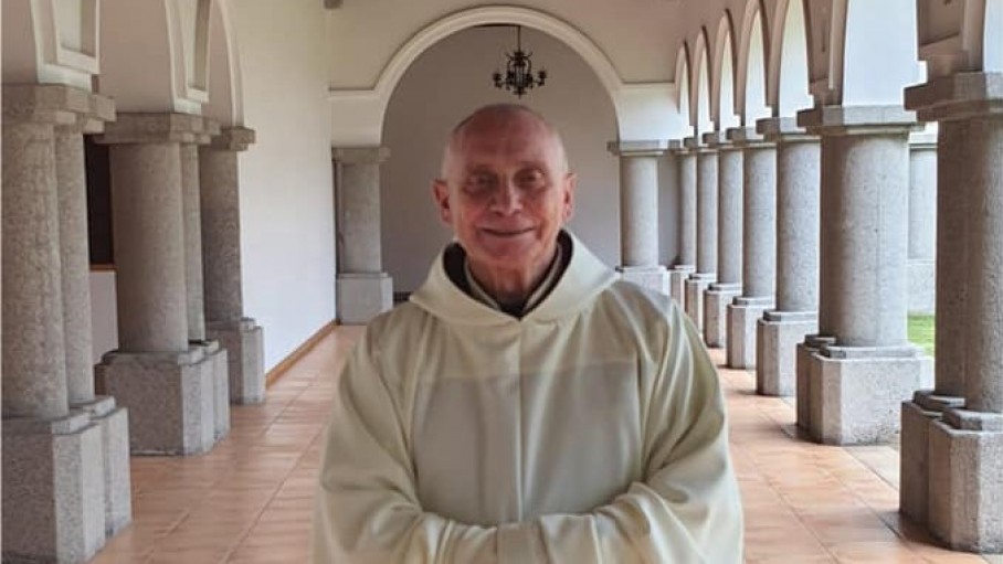 Một cựu Tổng giám mục khấn trọng thể trong Dòng Trappist