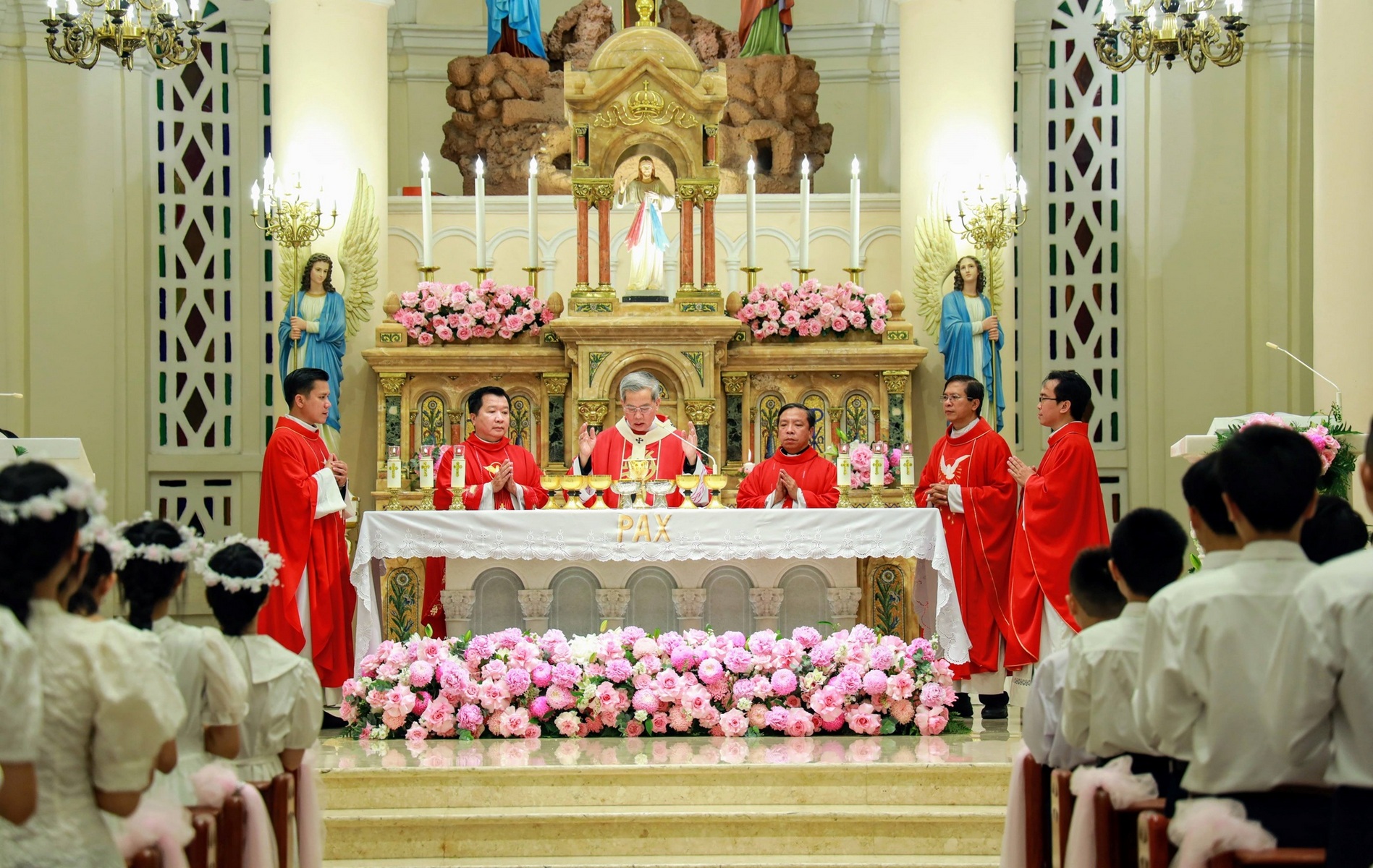 Giáo xứ Tân Định: Đức Tổng Giuse ban Bí tích Thêm Sức 08-06-2024