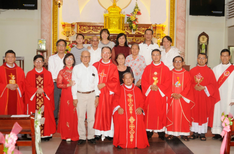 Giáo xứ Bình Thuận: Tân Linh mục dâng Lễ Tạ ơn