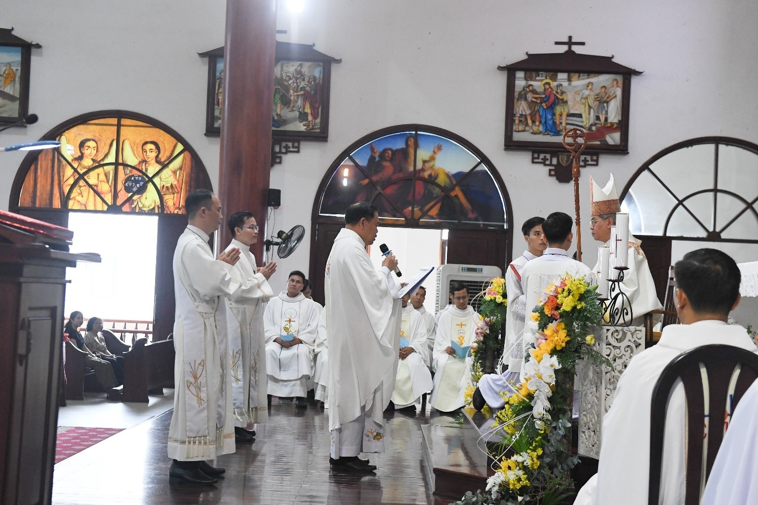 Thánh lễ Truyền Chức Linh Mục cho 2 Thầy Dòng Thừa Sai Claret
