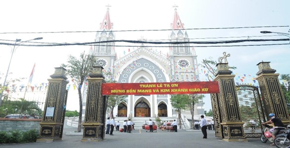 Mừng lễ Mẹ Mân Côi: kỷ niệm 50 năm thành lập giáo xứ Đông Quang