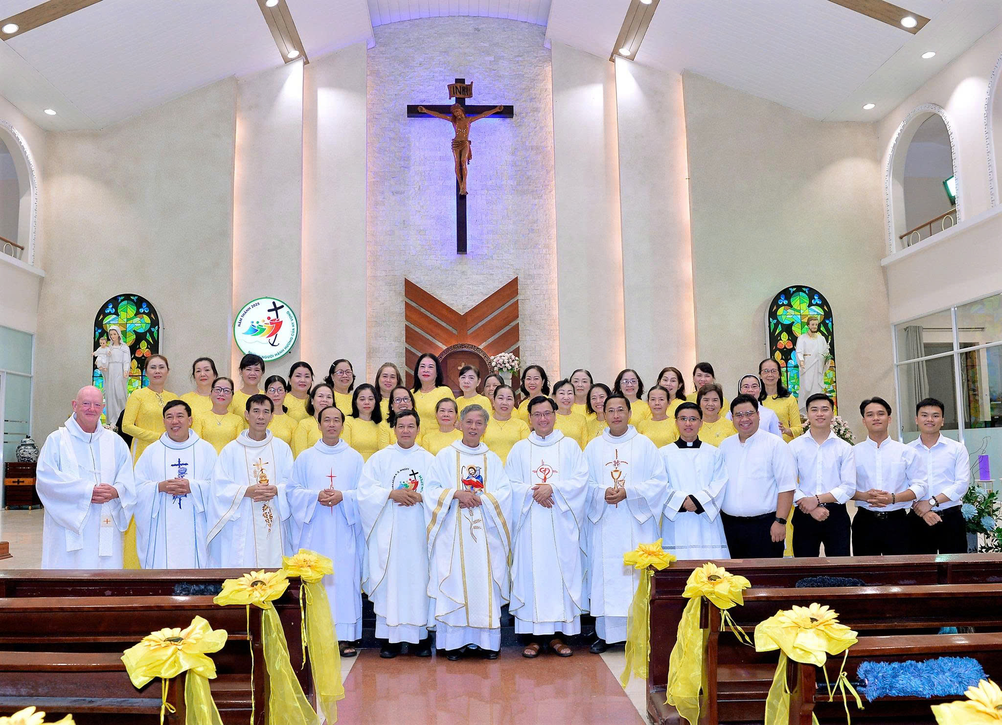 Giáo xứ Trung Bắc: Lễ Đức Maria Vô Nhiễm Nguyên Tội, mừng bổn mạng giáo xứ