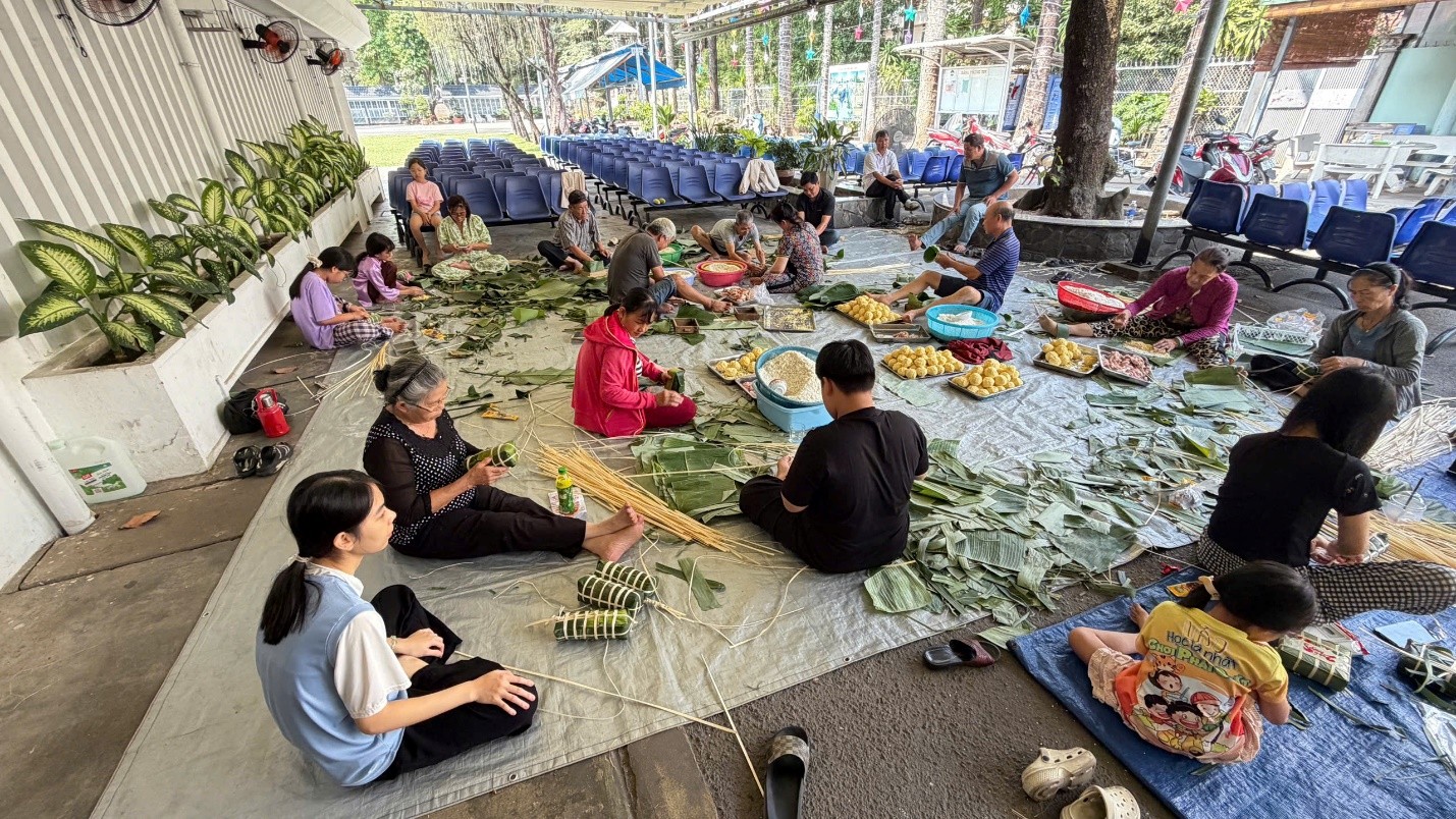 Bếp lửa hồng Hiển Linh:  Gói trọn yêu thương ngày Tết