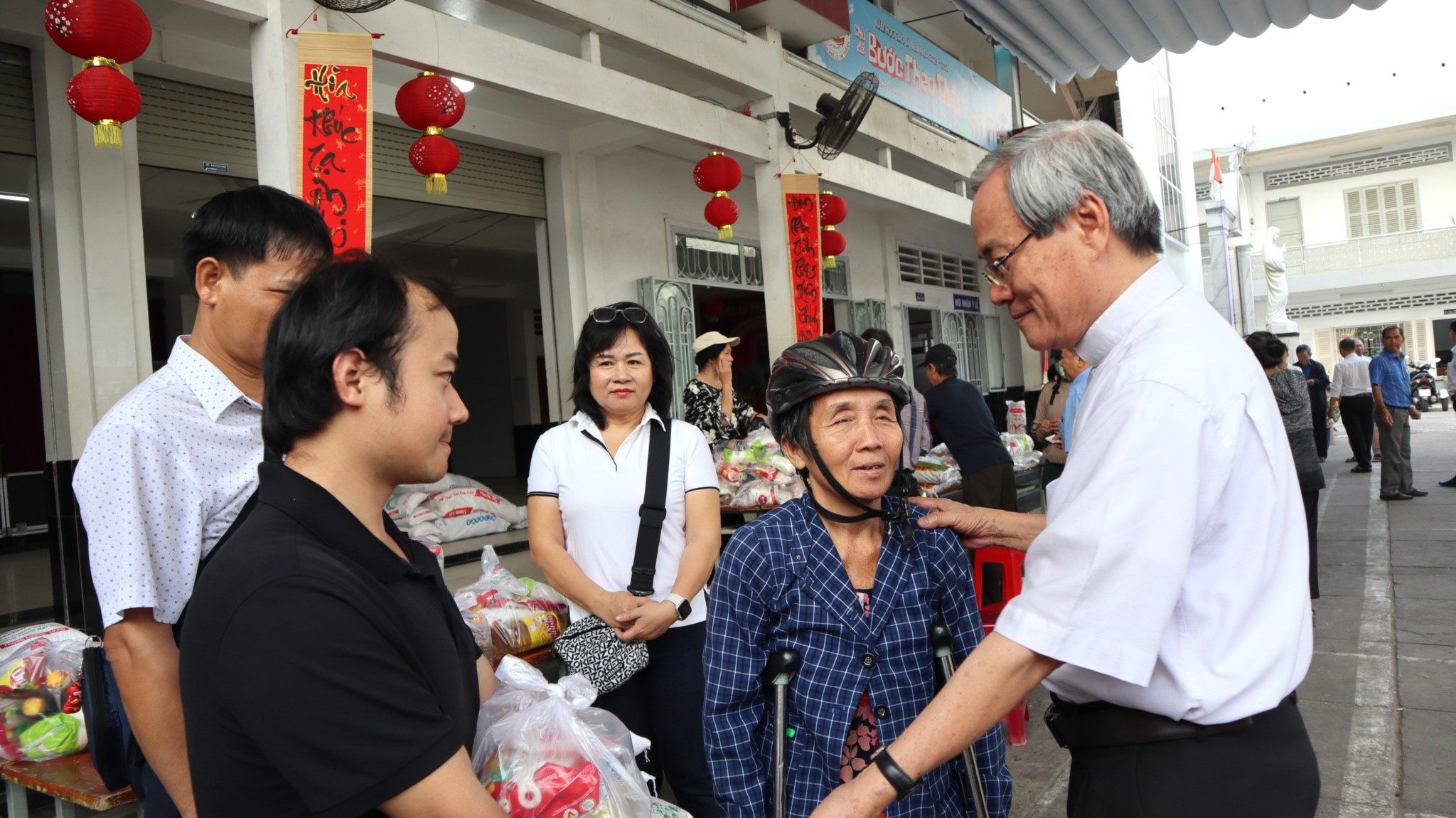 Giáo xứ Nhân Hoà trao quà Xuân Yêu Thương