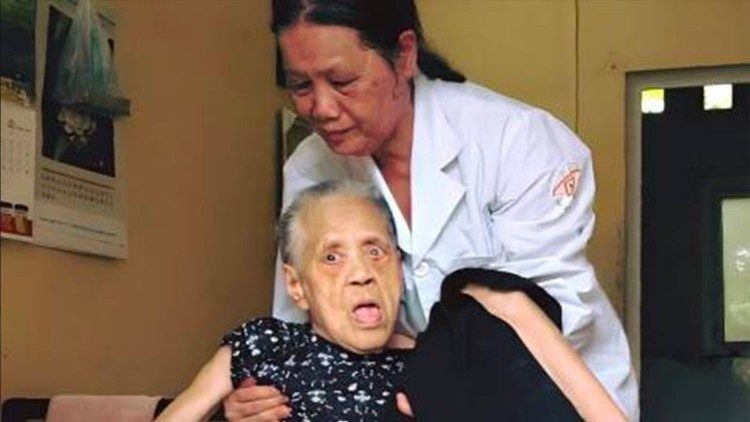 Các nữ tu Việt Nam phục vụ người phong cùi trong đức tin và bác ái