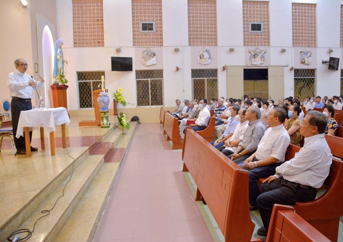 Giáo hạt Xóm Mới: Gặp gỡ các Linh mục, Hội đồng Mục vụ và Đại diện các đoàn thể 9-5-2022