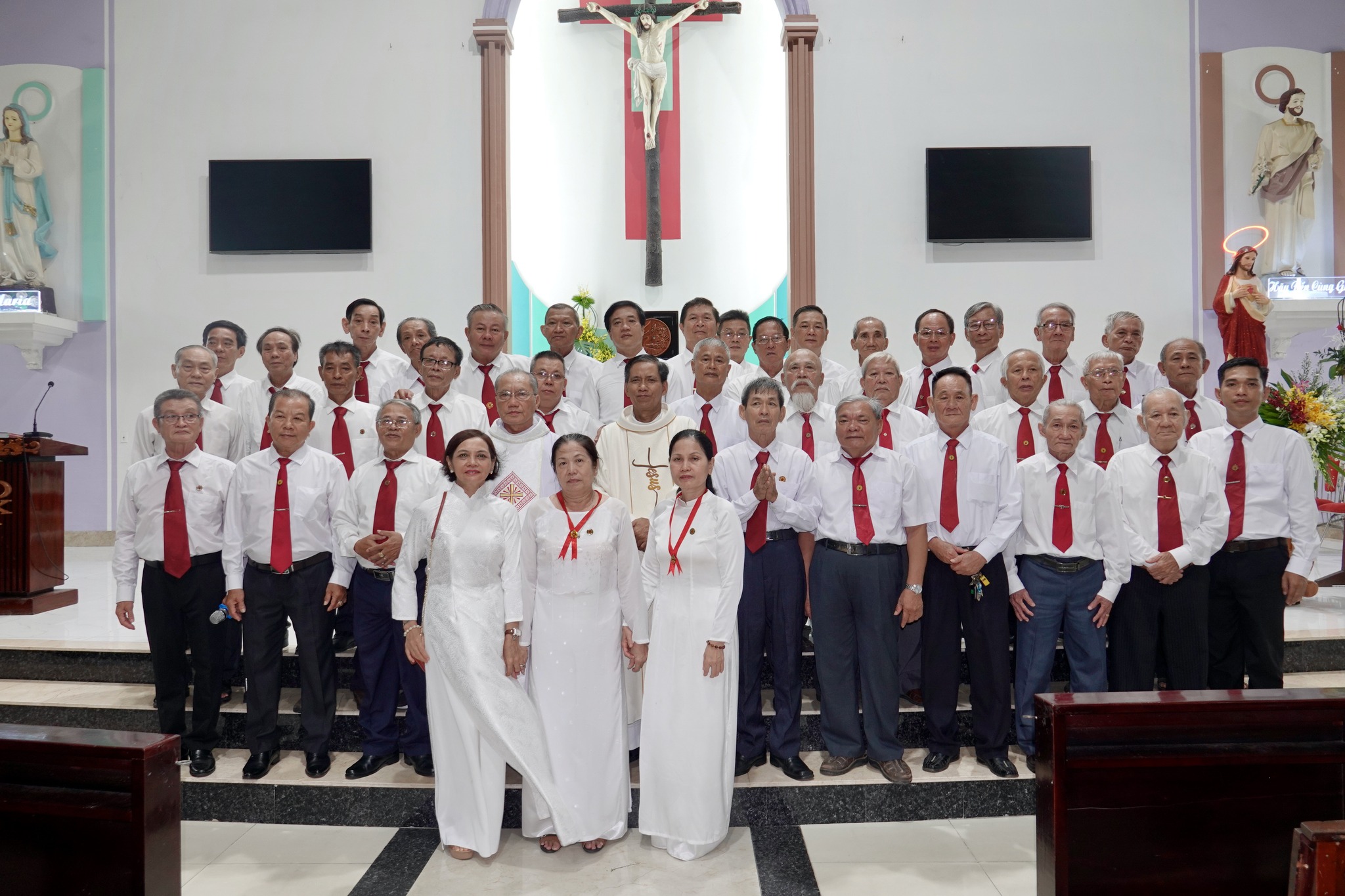 Giáo xứ Nhân Hòa: Mừng bổn mạng Gia đình Phạt Tạ Thánh Tâm và đón nhận thành viên mới 2024