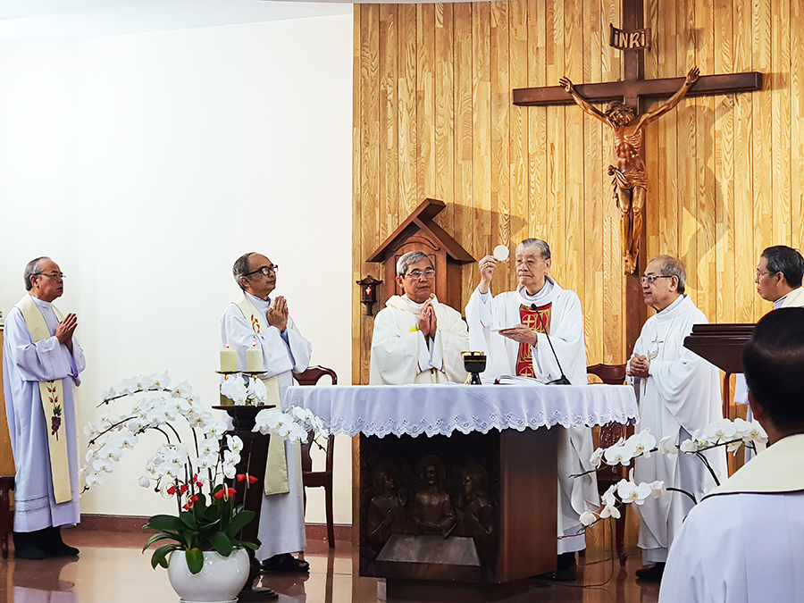 Thánh lễ tạ ơn 27 năm giám mục của ĐHY Gioan Baotixita Phạm Minh Mẫn