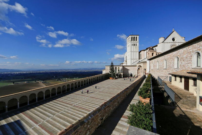 Các tu sĩ ở Assisi nhiễm virus corona