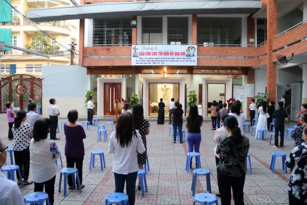 Giáo xứ Tân Việt: Thánh lễ cầu cho các tín hữu qua đời vì đại dịch