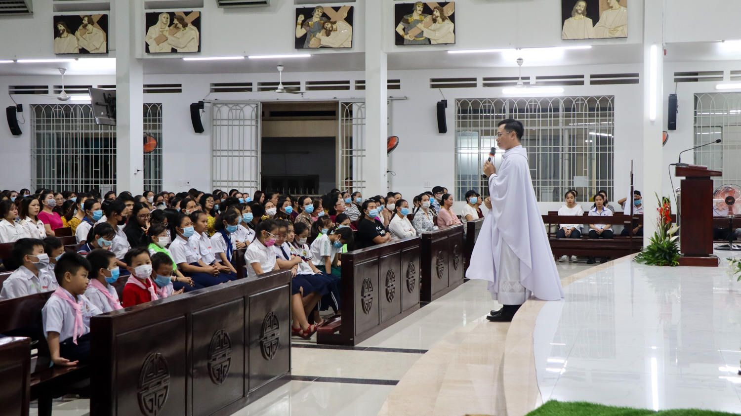 Giới trẻ giáo xứ Nhân Hòa mừng bổn mạng Đức Mẹ Vô Nhiễm Nguyên Tội 2020