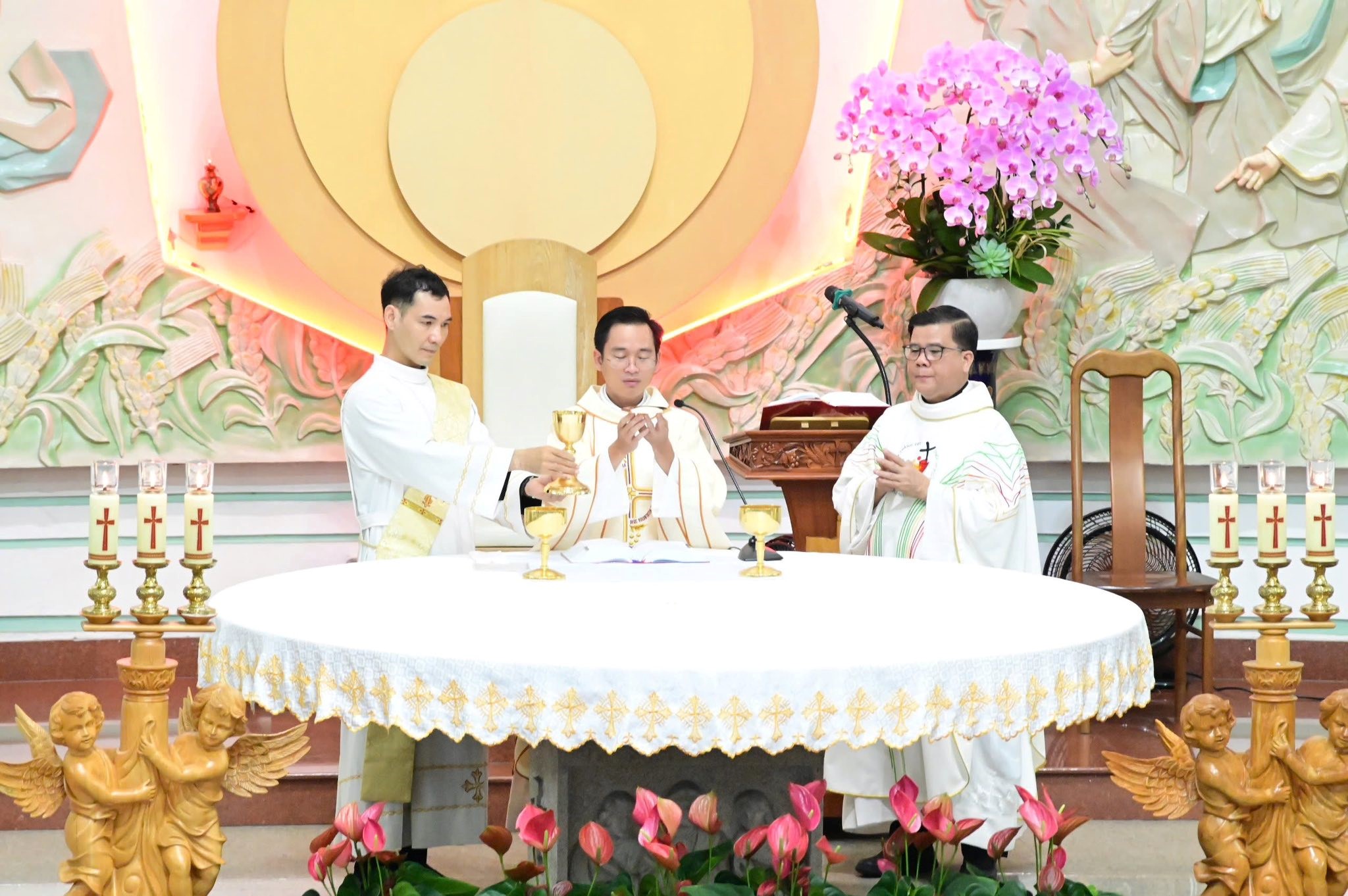 Giáo xứ Tân Phước mừng “thôi nôi” trong thánh chức Linh mục cha phó