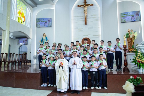 Giáo xứ Hy Vọng: 18 năm thành lập Xứ đoàn Mình Máu Chúa Kitô và hồng ân Thánh Thể của 88 thiếu nhi