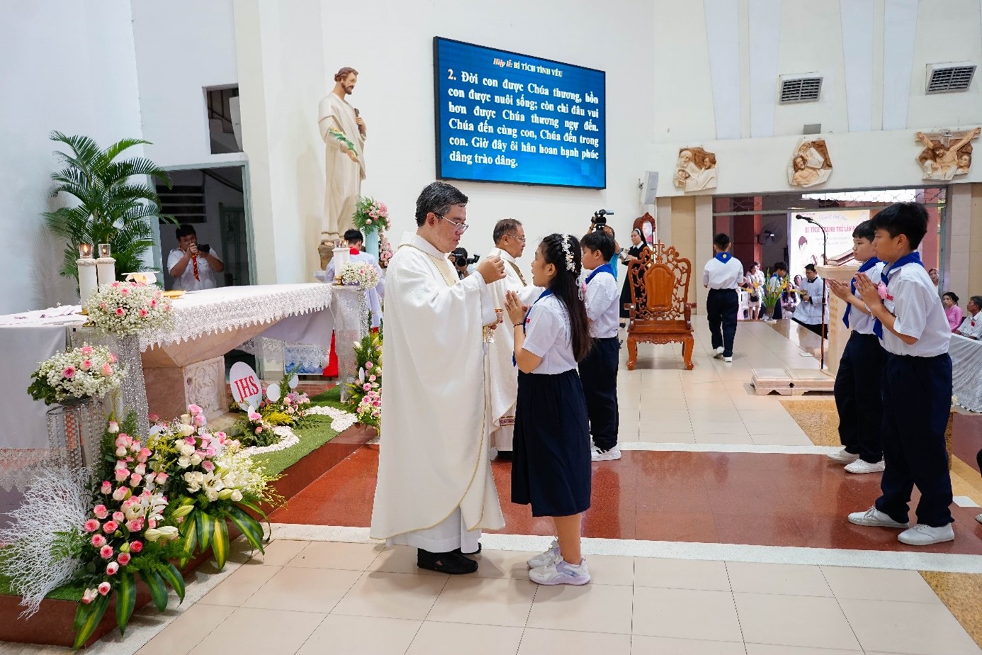 Giáo xứ Hòa Hưng: Thánh Lễ lãnh nhận Bí tích Thánh Thể lần đầu
