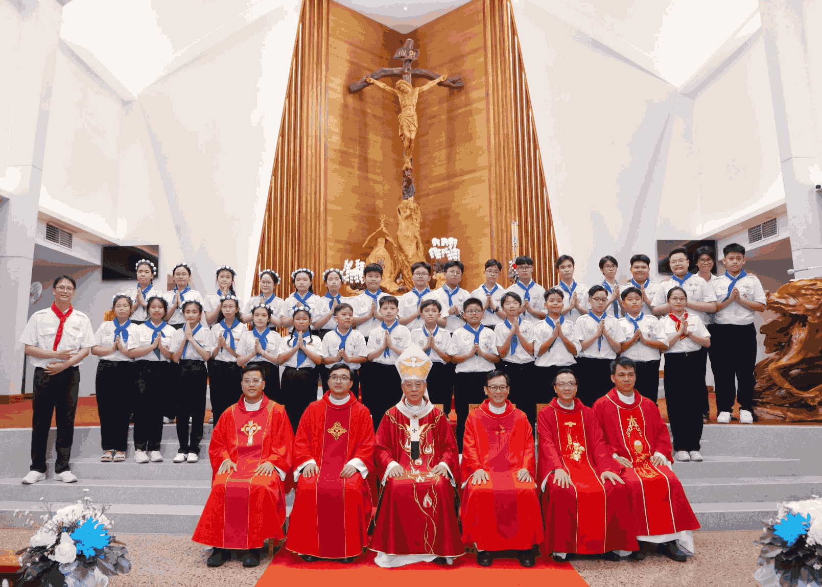 Giáo xứ Tân Đức: Hồng ân Chúa Thánh Thần