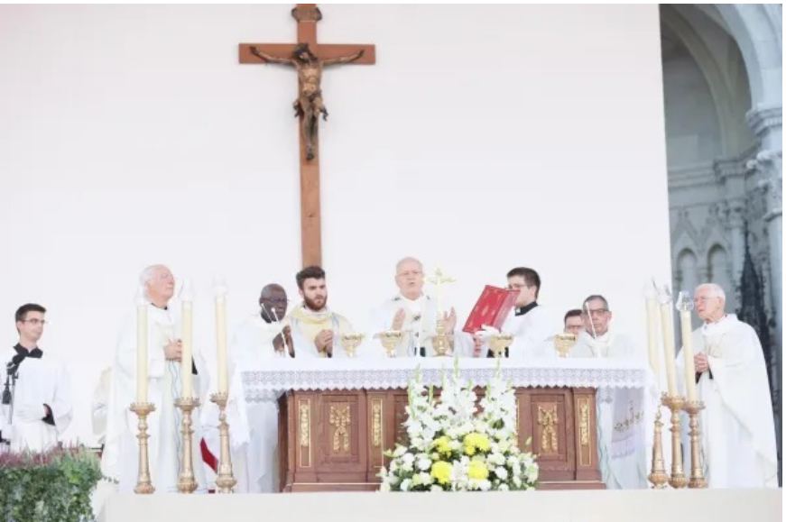 Đại hội Thánh Thể ngày 7: ĐHY Erdö nói 'Thế giới đang rất cần một Kitô giáo hiệp nhất'