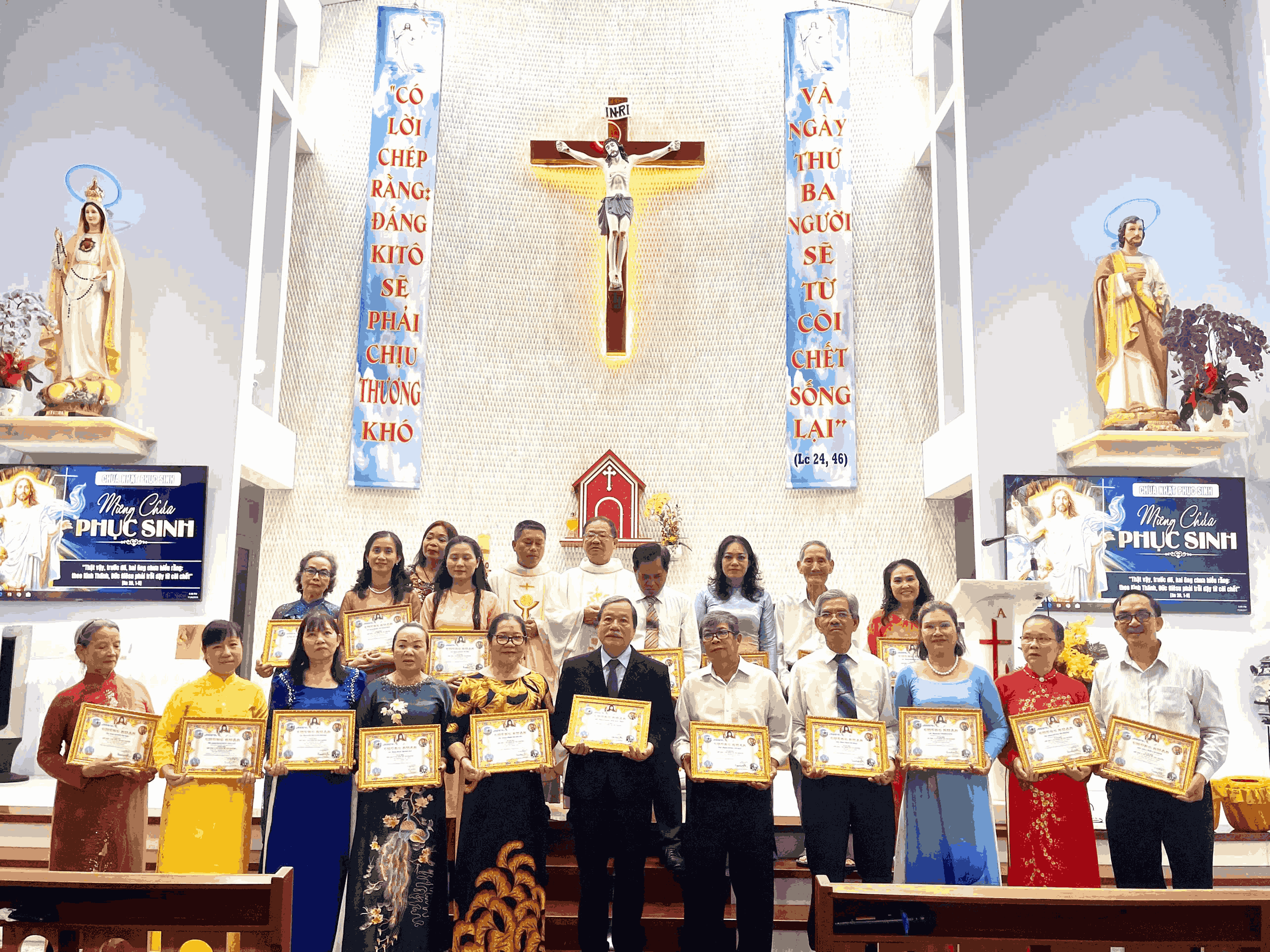 Giáo xứ Thánh Giuse: Thánh lễ Tạ ơn, bế giảng lớp Kinh Thánh