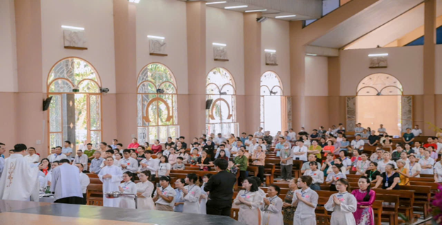Giáo xứ Phaolô: Hồng Ân Đức Tin - 18 tân tòng lãnh nhận các Bí tích khai tâm