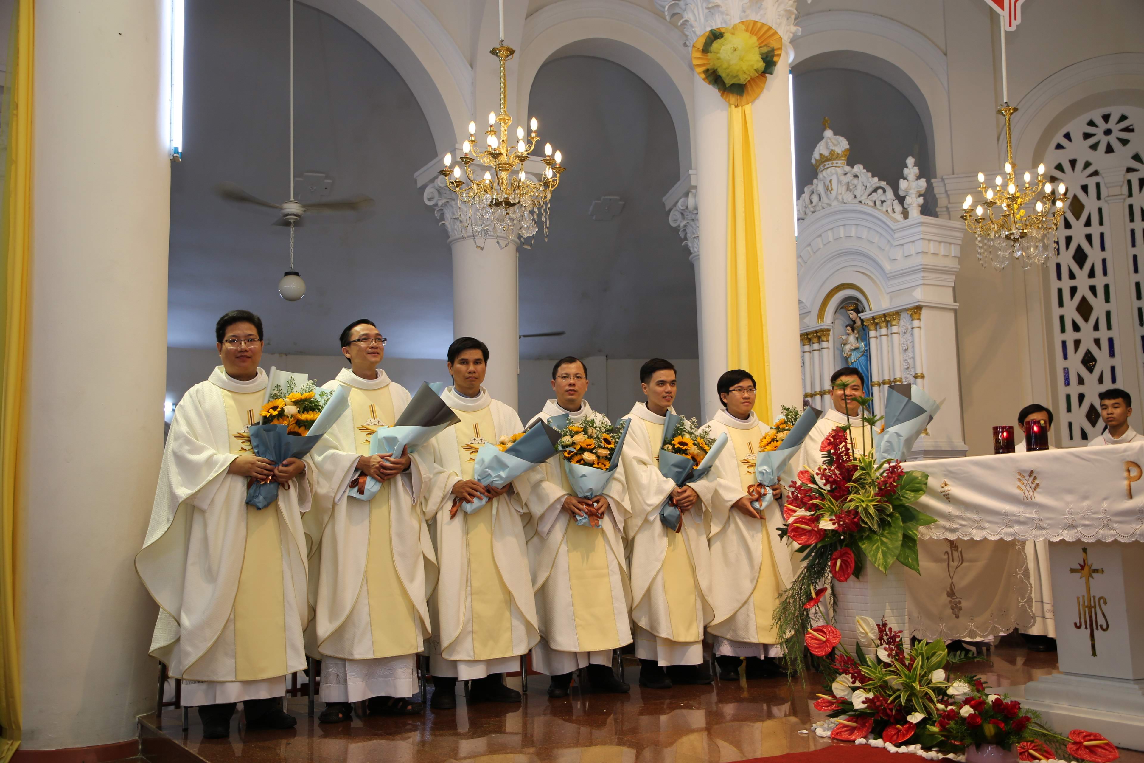 Giáo xứ Tân Định: Thánh lễ Tạ ơn của các tân linh mục