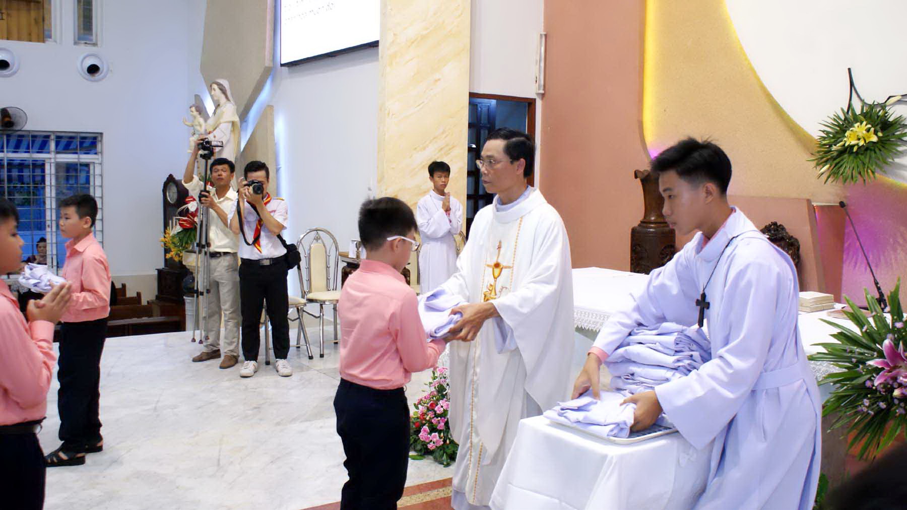 Giáo xứ Tân Việt: Bổn mạng Ban Lễ sinh