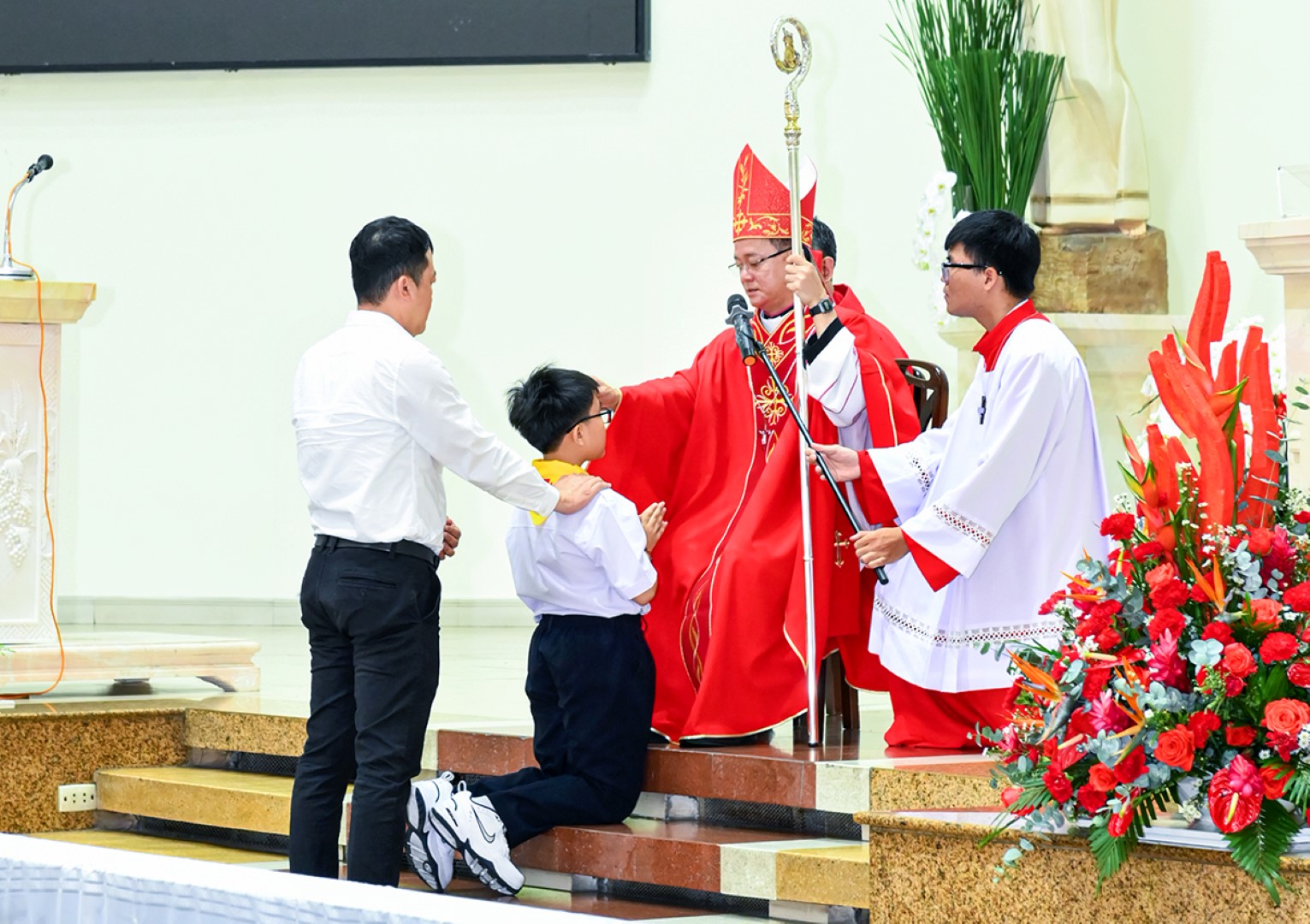 Giáo xứ Hòa Hưng: Thánh lễ Ban Bí tích Thêm Sức - 2025