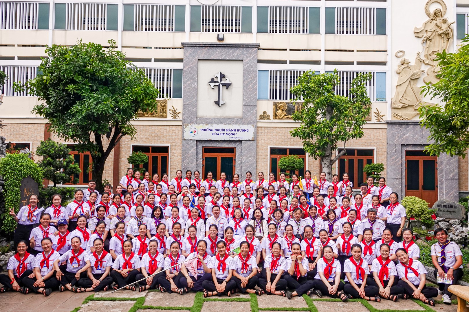 Hội Dòng Nữ Đa Minh Gò Vấp: Khai mạc Sa Mạc Huấn Luyện Trợ Úy