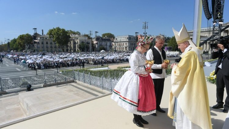 ĐTC chủ tế Thánh lễ kết thúc Đại hội Thánh Thể lần thứ 52 tại Budapest