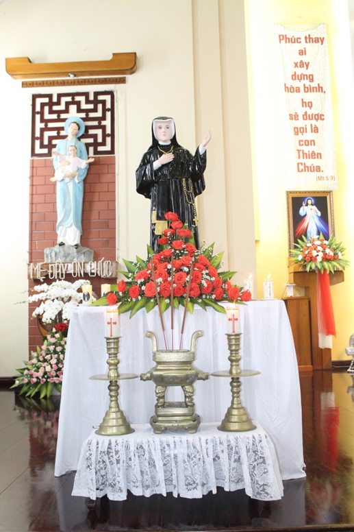 GX Hòa Bình: Lễ kính Thánh Nữ Faustina, Bổn mạng cộng đoàn Lòng Chúa Thương Xót 5-10-2023